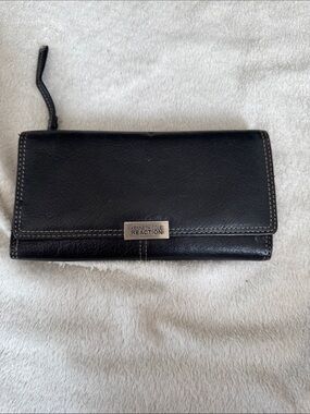 Kenneth Cole Reaction Black Leather Zip Wristlet Wallet